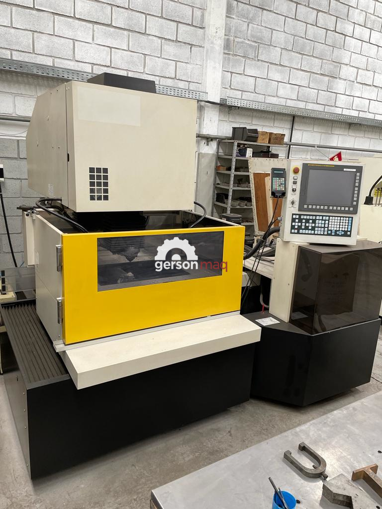 ELETROEROSAO A FIO FANUC ROBOCUT a C600ia com 1500 hrs de uso